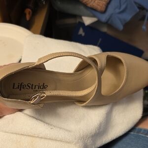 Life Stride Women's Beige Mary Jane Heels